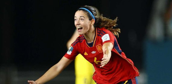 Aitana Bonmatí en la celebración del segundo gol de España ante Suecia en las semifinales del Mundial 2023 .