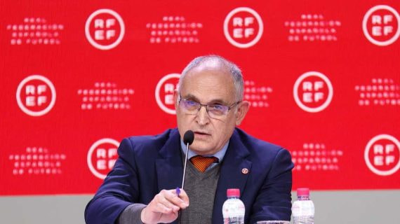 Andreu Camps durante una conferencia de prensa del Comité Técnico de Árbitros.