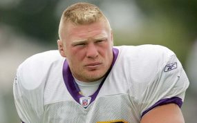 Brock Lesnar durante un entrenamiento con los Vikings.