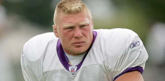 Brock Lesnar durante un entrenamiento con los Vikings.