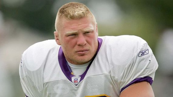 Brock Lesnar durante un entrenamiento con los Vikings.
