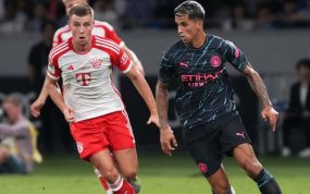 Cancelo en un partido con el City.