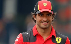 Carlos Sainz, sonriente, durante el fin de semana del GP de Países Bajos de F1.