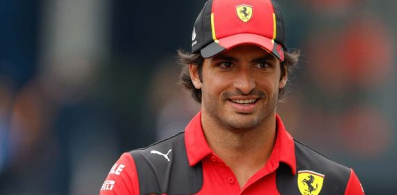 Carlos Sainz, sonriente, durante el fin de semana del GP de Países Bajos de F1.