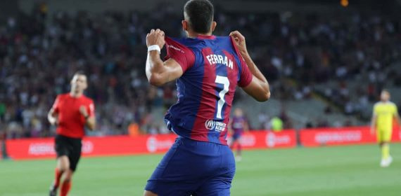 Ferran Torres celebrando el 2 a 0 ante el Cádiz.
