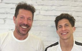 Giuliano, con su padre en una de las visitas del Cholo a Zaragoza.