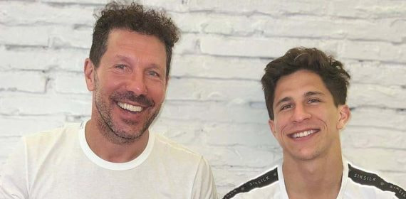 Giuliano, con su padre en una de las visitas del Cholo a Zaragoza.