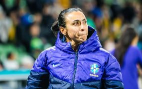 Marta Vieira contiene las lágrimas en su último partido.