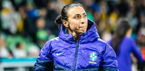 Marta Vieira contiene las lágrimas en su último partido.