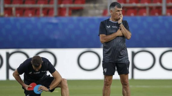 Mendilibar, durante el entrenamiento previo a la final de la Supercopa de Europa.