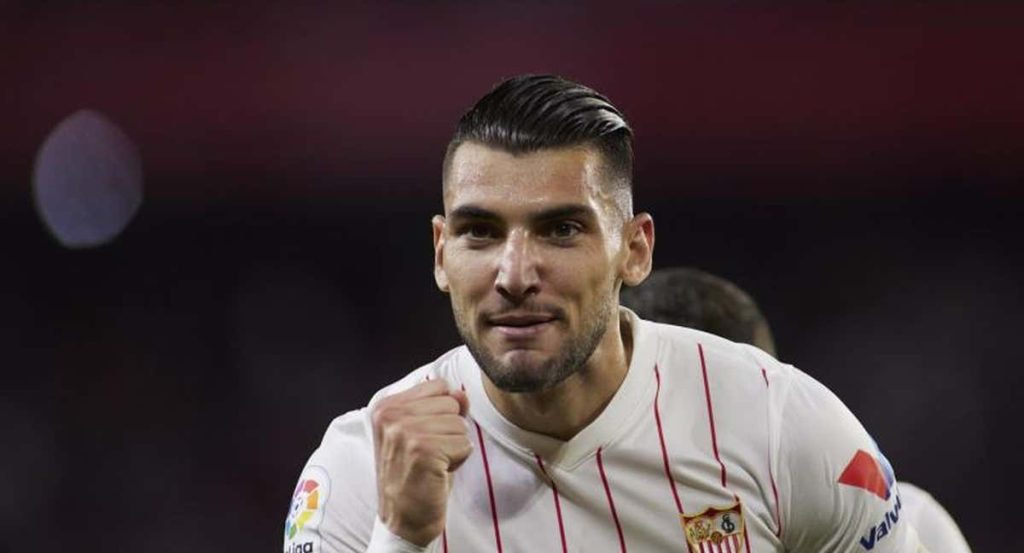 Rafa Mir tras un gol.