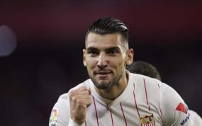 Rafa Mir tras un gol.