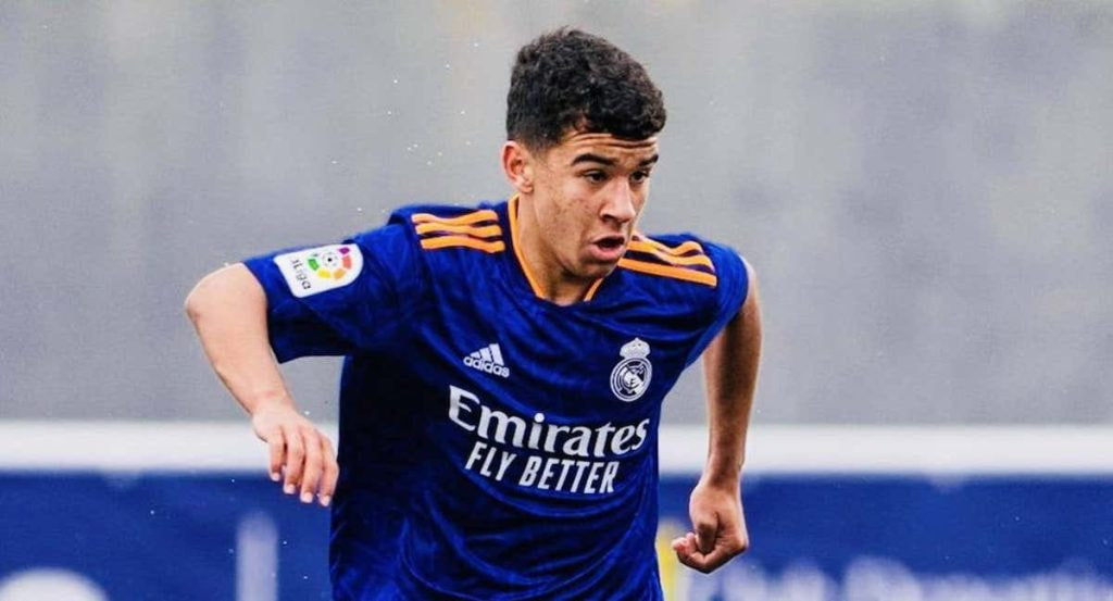 Manu Romero jugando con el Real Madrid.