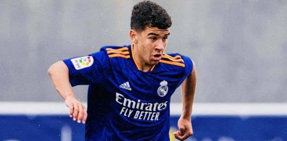 Manu Romero jugando con el Real Madrid.