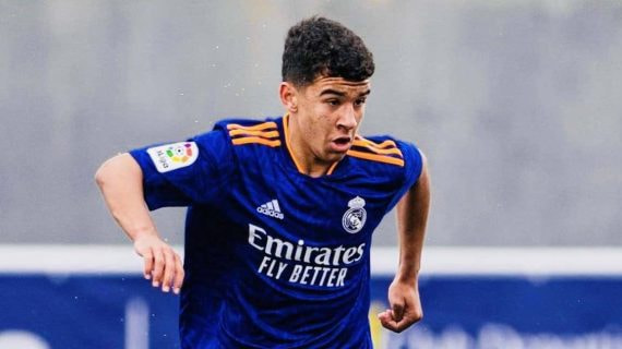 Manu Romero jugando con el Real Madrid.