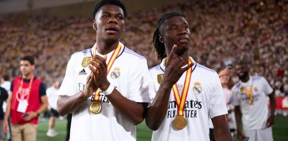 Tchouameni y Camavinga celebran la Copa del Rey.
