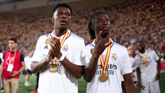 Tchouameni y Camavinga celebran la Copa del Rey.