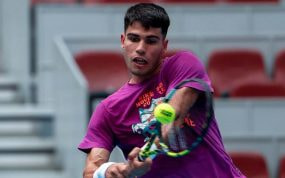 Alcaraz se entrena en la pista central del ATP500 de Pekín.