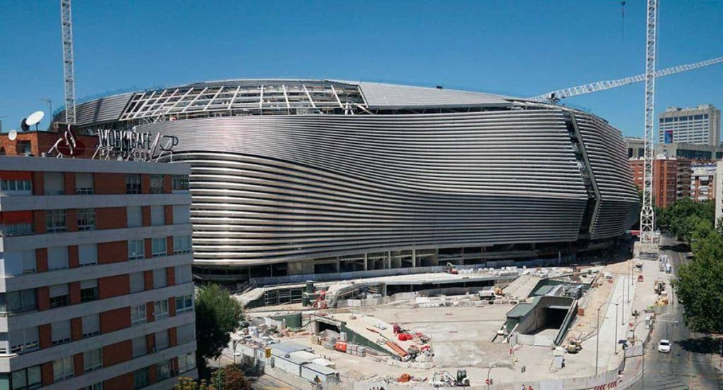 El estadio Santiago Bernabéu, en obras.