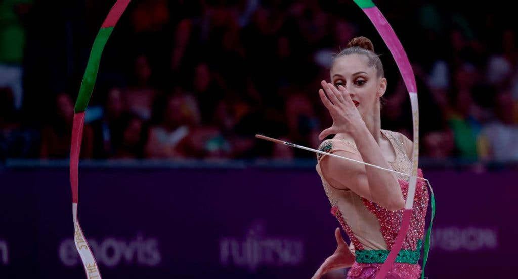 La gimnasta búlgara Boryana Kaleyn durante el Mundial de Valencia 2023.