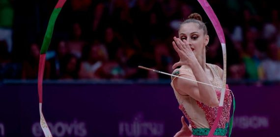 La gimnasta búlgara Boryana Kaleyn durante el Mundial de Valencia 2023.