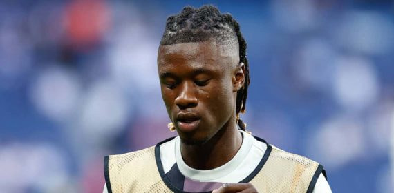 Eduardo Camavinga calentando antes del Real Madrid-Union Berlin.
