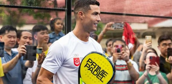 Cristiano Ronaldo durante un partido de pádel.
