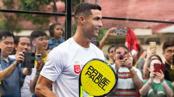 Cristiano Ronaldo durante un partido de pádel.