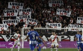 Protestas de la afición del Rayo Vallecano en el partido contra el Alavés del viernes 15 de septiembre .