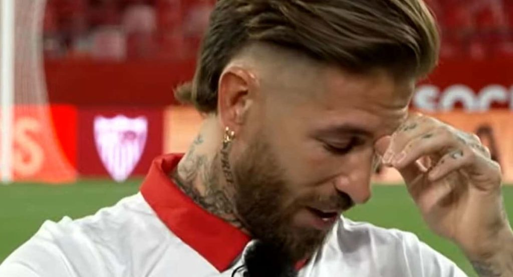 Sergio Ramos se emocionó en la entrevista que concedió en el Sánchez-Pizjuán, con la camiseta del Sevilla puesta, con motivo de su vuelta.