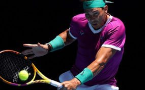 Nadal jugando el Open de Australia 2022.