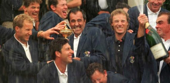 El equipo europeo celebrando su victoria.