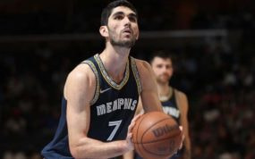 Santi Aldama jugando en los Grizzlies.