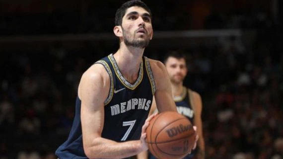 Santi Aldama jugando en los Grizzlies.