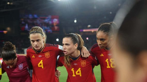 Las jugadoras de la selección antes de su final del Mundial contra Inglaterra.