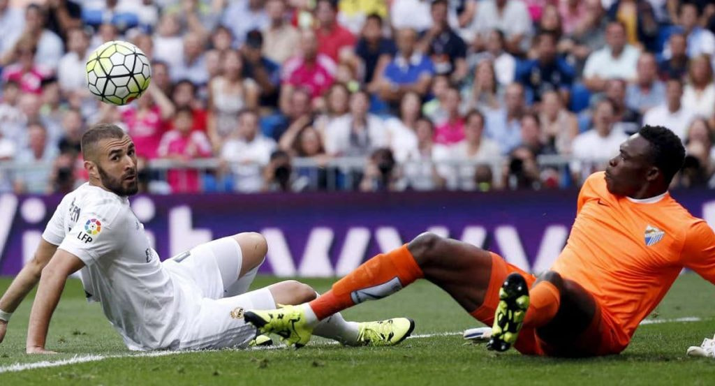 Kameni y Benzema durante un partido en el Bernabéu.