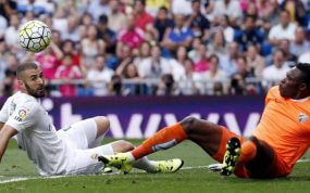 Kameni y Benzema durante un partido en el Bernabéu.