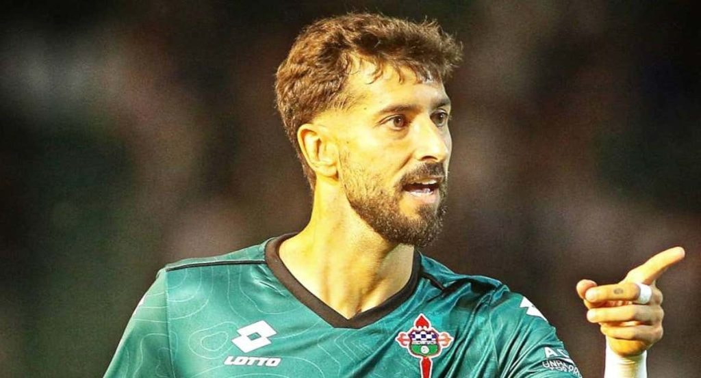 Álvaro Vadillo celebra su primer gol con el Racing de Ferrol.