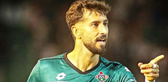 Álvaro Vadillo celebra su primer gol con el Racing de Ferrol.