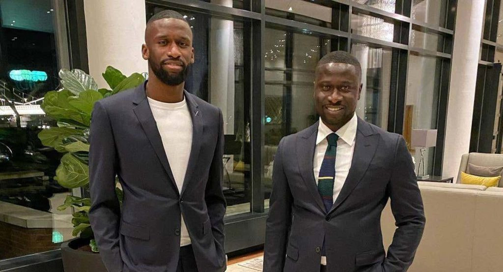 Antonio Rüdiger junto a su hermano y agente, Sahr Senesie.