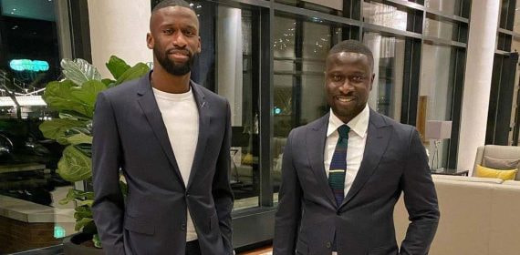 Antonio Rüdiger junto a su hermano y agente, Sahr Senesie.