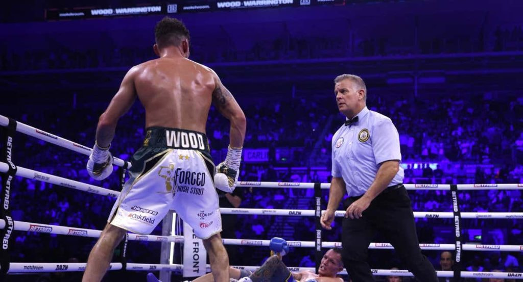 Leigh Wood noquea a Josh Warrington en un combate por el título mundial de peso pluma de la WBA.
