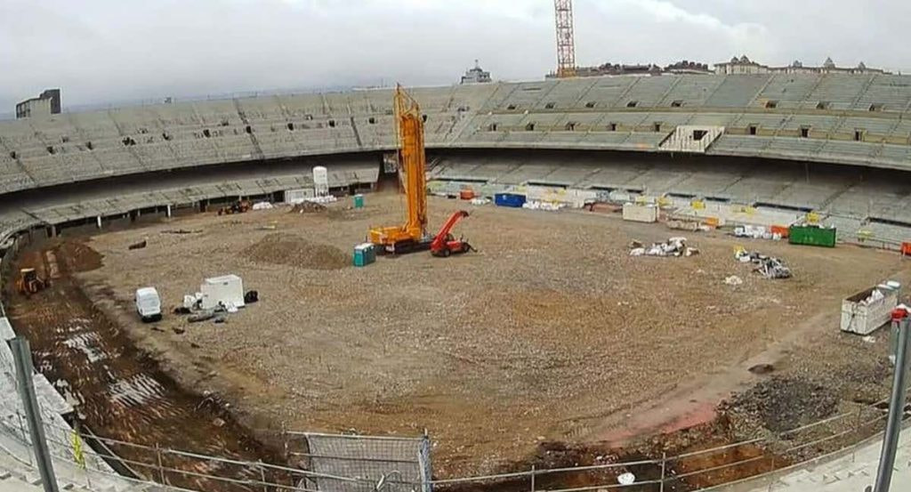 Así luce el Camp Nou con la demolición del tercer anillo.