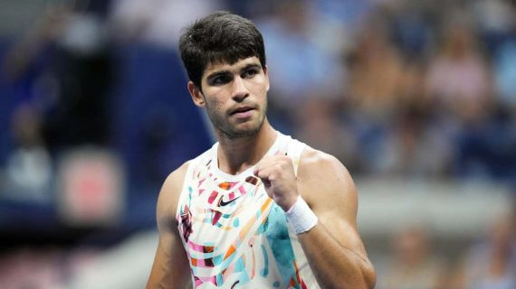 Carlos Alcaraz celebra un punto durante el US Open.