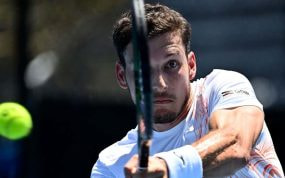 Pablo Carreño golpea un revés durante el último Open de Australia.