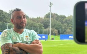 Santi Cazorla, en un momento de la entrevista concedida a Relevo en Oviedo.