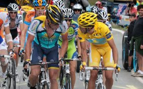 Conversación de Alberto Contador y Lance Amstrong durante el Tour 2009.