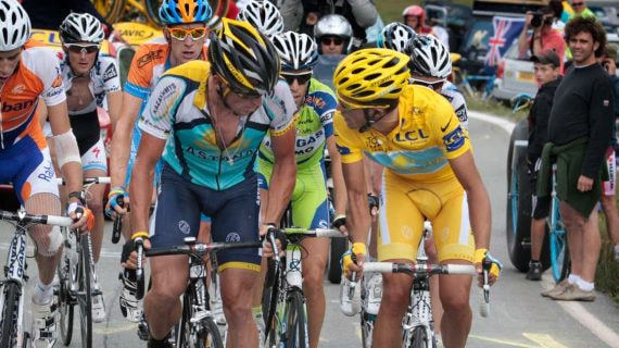 Conversación de Alberto Contador y Lance Amstrong durante el Tour 2009.