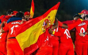 La selección española celebra su medalla de plata en el Europeo.