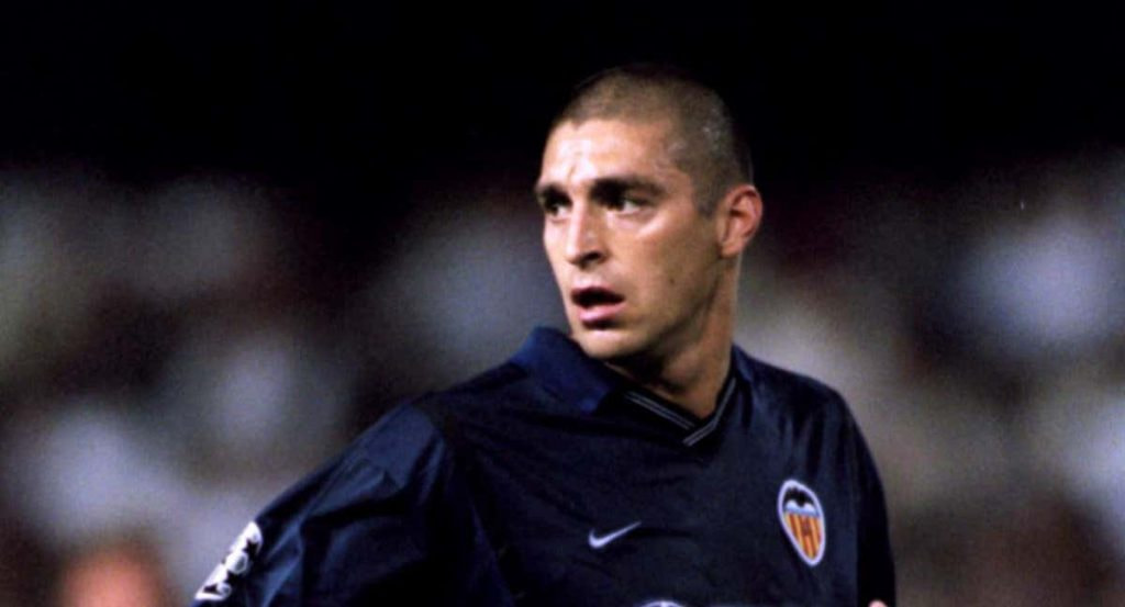 Diego Alonso, en su época como delantero del Valencia.